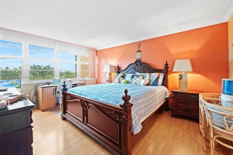 Condo in Pembroke Pines, Florida, 2 bedrooms № 1987603 - photo 18