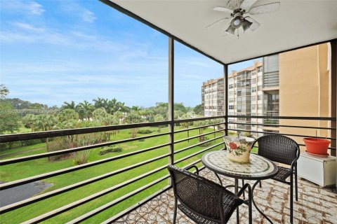 Condo in Pembroke Pines, Florida, 2 bedrooms № 1987603 - photo 10
