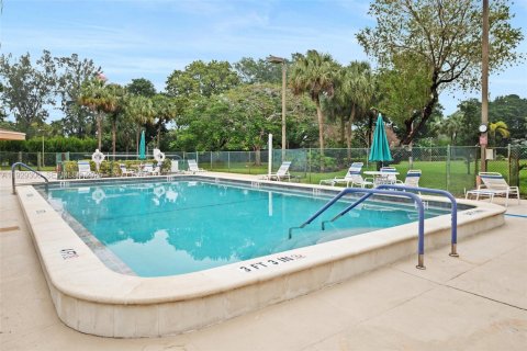 Condo in Pembroke Pines, Florida, 2 bedrooms № 1987603 - photo 26