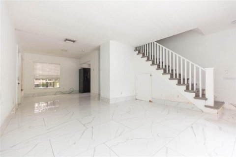 Immobilier commercial à vendre à Tampa, Floride: 6 chambres, 193.98 m2 № 2405537 - photo 10