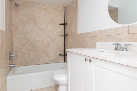 Immobilier commercial à vendre à Tampa, Floride: 6 chambres, 193.98 m2 № 2405537 - photo 22