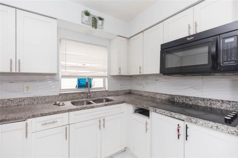 Immobilier commercial à vendre à Tampa, Floride: 6 chambres, 193.98 m2 № 2405537 - photo 7