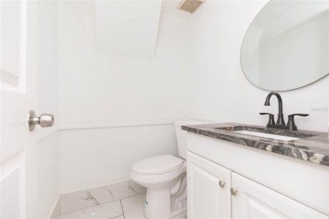 Immobilier commercial à vendre à Tampa, Floride: 6 chambres, 193.98 m2 № 2405537 - photo 13