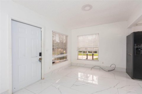 Immobilier commercial à vendre à Tampa, Floride: 6 chambres, 193.98 m2 № 2405537 - photo 6