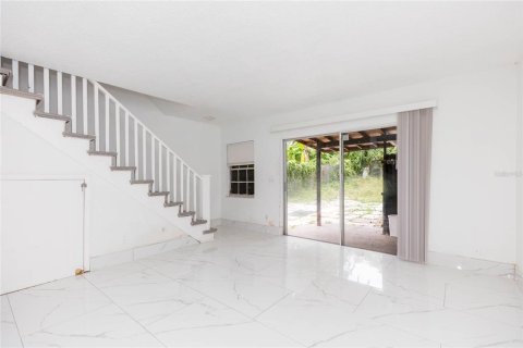 Immobilier commercial à vendre à Tampa, Floride: 6 chambres, 193.98 m2 № 2405537 - photo 9
