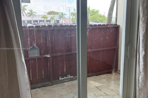 Condominio en venta en Pinecrest, Florida, 1 dormitorio, 68.75 m2 № 1874953 - foto 15