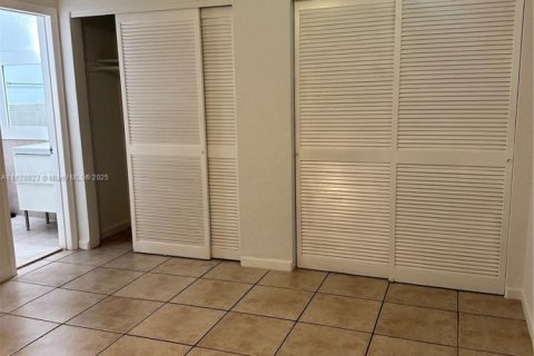 Condominio en venta en Pinecrest, Florida, 1 dormitorio, 68.75 m2 № 1874953 - foto 9