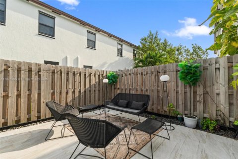 Townhouse in Miami, Florida 3 bedrooms, 128.02 sq.m. № 1922995 - photo 19