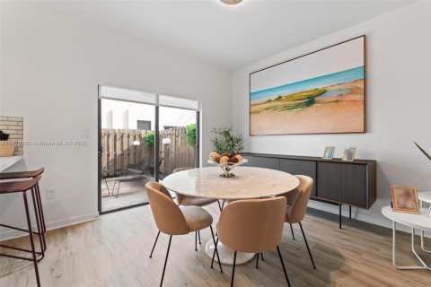 Townhouse in Miami, Florida 3 bedrooms, 128.02 sq.m. № 1922995 - photo 11