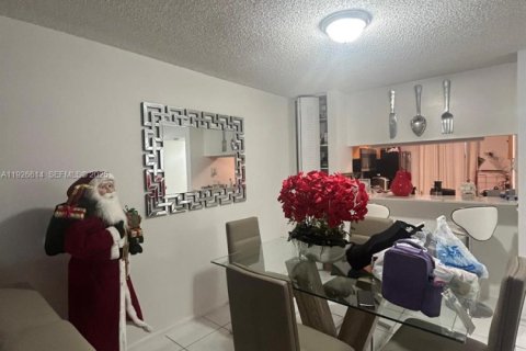 Copropriété à louer à Miami, Floride: 2 chambres, 74.32 m2 № 1985911 - photo 5