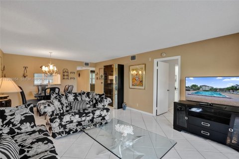 Copropriété à vendre à Pembroke Pines, Floride: 2 chambres, 110.74 m2 № 2029227 - photo 29