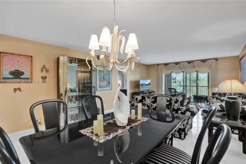 Copropriété à vendre à Pembroke Pines, Floride: 2 chambres, 110.74 m2 № 2029227 - photo 24