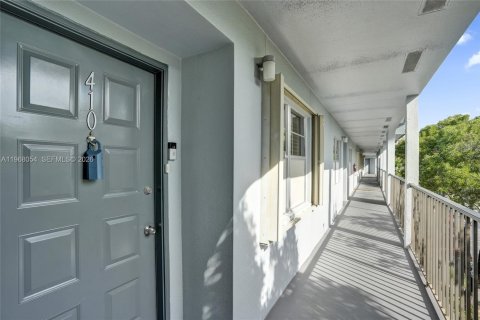 Copropriété à vendre à Pembroke Pines, Floride: 2 chambres, 110.74 m2 № 2029227 - photo 2
