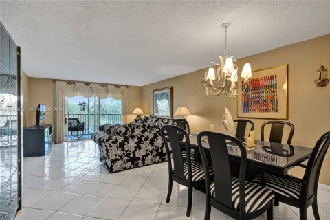 Copropriété à vendre à Pembroke Pines, Floride: 2 chambres, 110.74 m2 № 2029227 - photo 23