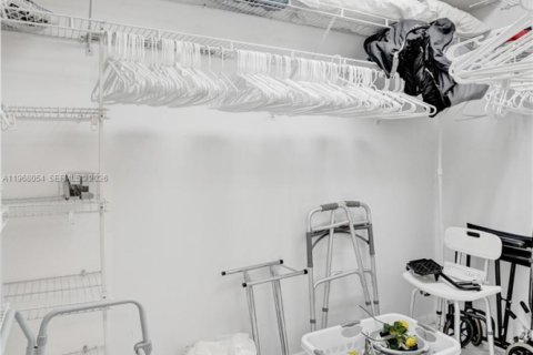 Copropriété à vendre à Pembroke Pines, Floride: 2 chambres, 110.74 m2 № 2029227 - photo 21