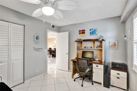 Copropriété à vendre à Pembroke Pines, Floride: 2 chambres, 110.74 m2 № 2029227 - photo 6