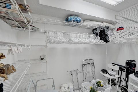 Copropriété à vendre à Pembroke Pines, Floride: 2 chambres, 110.74 m2 № 2029227 - photo 20
