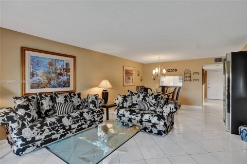Copropriété à vendre à Pembroke Pines, Floride: 2 chambres, 110.74 m2 № 2029227 - photo 27