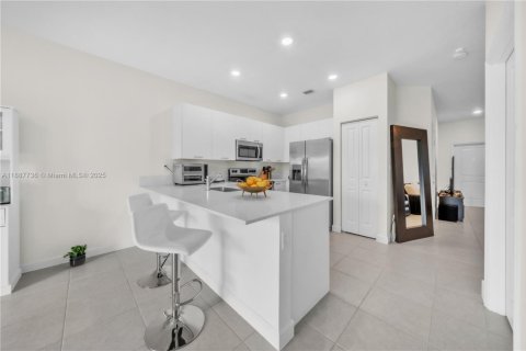 Adosado en venta en Miami, Florida, 3 dormitorios, 157.47 m2 № 1933104 - foto 11