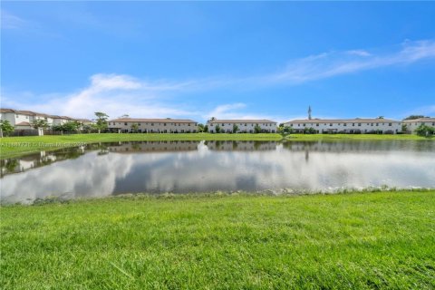 Townhouse in Miami, Florida 3 bedrooms, 157.47 sq.m. № 1933104 - photo 5