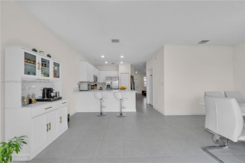 Adosado en venta en Miami, Florida, 3 dormitorios, 157.47 m2 № 1933104 - foto 10