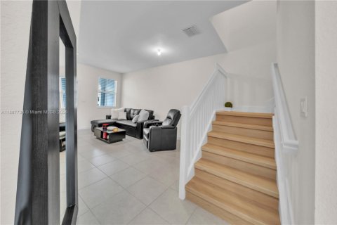 Touwnhouse à vendre à Miami, Floride: 3 chambres, 157.47 m2 № 1933104 - photo 17