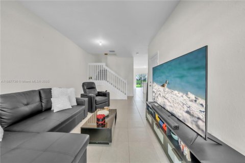 Touwnhouse à vendre à Miami, Floride: 3 chambres, 157.47 m2 № 1933104 - photo 14