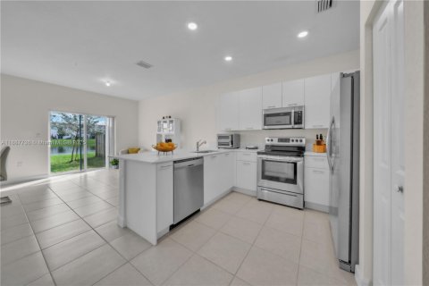 Adosado en venta en Miami, Florida, 3 dormitorios, 157.47 m2 № 1933104 - foto 8