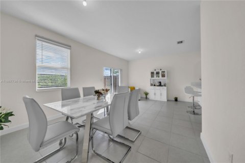 Adosado en venta en Miami, Florida, 3 dormitorios, 157.47 m2 № 1933104 - foto 4