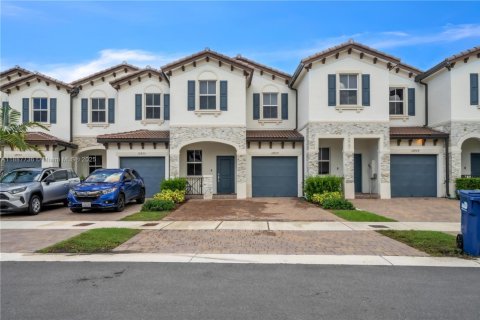 Adosado en venta en Miami, Florida, 3 dormitorios, 157.47 m2 № 1933104 - foto 1