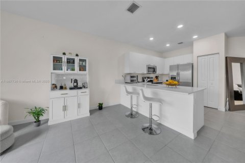 Adosado en venta en Miami, Florida, 3 dormitorios, 157.47 m2 № 1933104 - foto 13