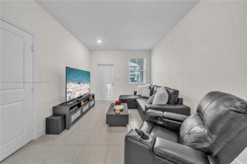 Adosado en venta en Miami, Florida, 3 dormitorios, 157.47 m2 № 1933104 - foto 15