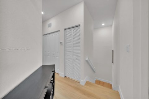 Adosado en venta en Miami, Florida, 3 dormitorios, 157.47 m2 № 1933104 - foto 24