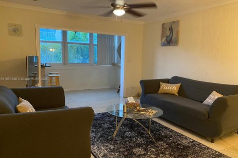 Condo in Hallandale Beach, Florida, 1 bedroom  № 2035370 - photo 9