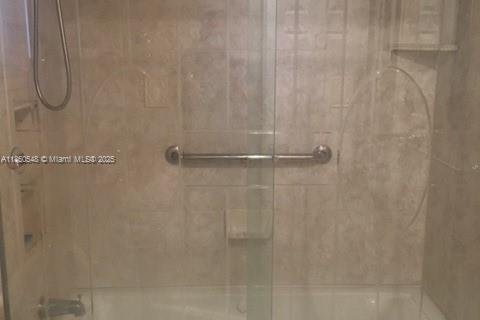 Condo in Hallandale Beach, Florida, 1 bedroom  № 2035370 - photo 16