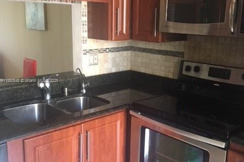 Condo in Hallandale Beach, Florida, 1 bedroom  № 2035370 - photo 6