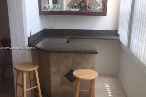 Condo in Hallandale Beach, Florida, 1 bedroom  № 2035370 - photo 18