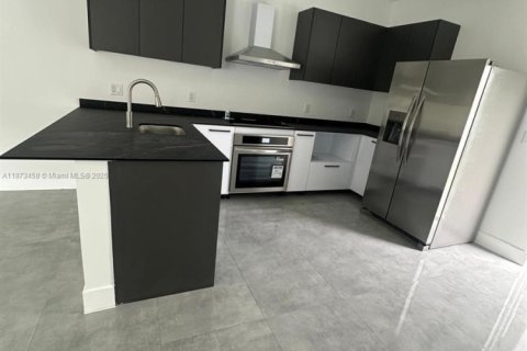 Casa en alquiler en Fort Lauderdale, Florida, 3 dormitorios № 2054853 - foto 4