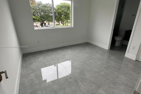 Casa en alquiler en Fort Lauderdale, Florida, 3 dormitorios № 2054853 - foto 6