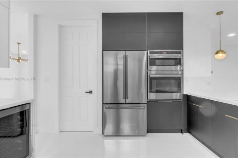 Casa en alquiler en Cutler Bay, Florida, 5 dormitorios, 315.77 m2 № 1896078 - foto 8