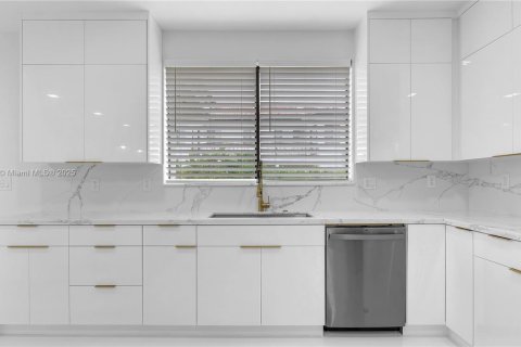 Casa en alquiler en Cutler Bay, Florida, 5 dormitorios, 315.77 m2 № 1896078 - foto 12