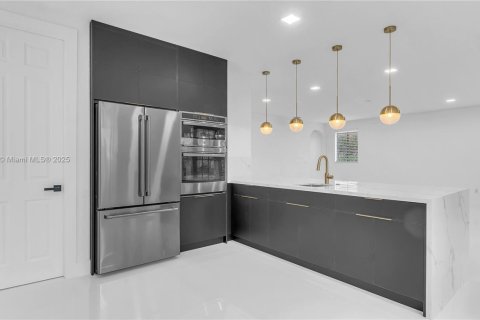 Casa en alquiler en Cutler Bay, Florida, 5 dormitorios, 315.77 m2 № 1896078 - foto 7