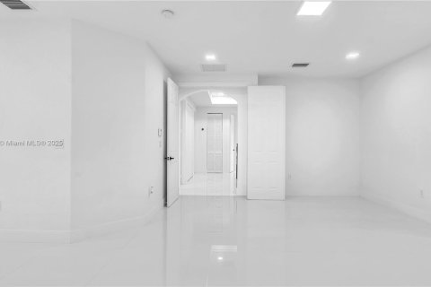 Casa en alquiler en Cutler Bay, Florida, 5 dormitorios, 315.77 m2 № 1896078 - foto 28