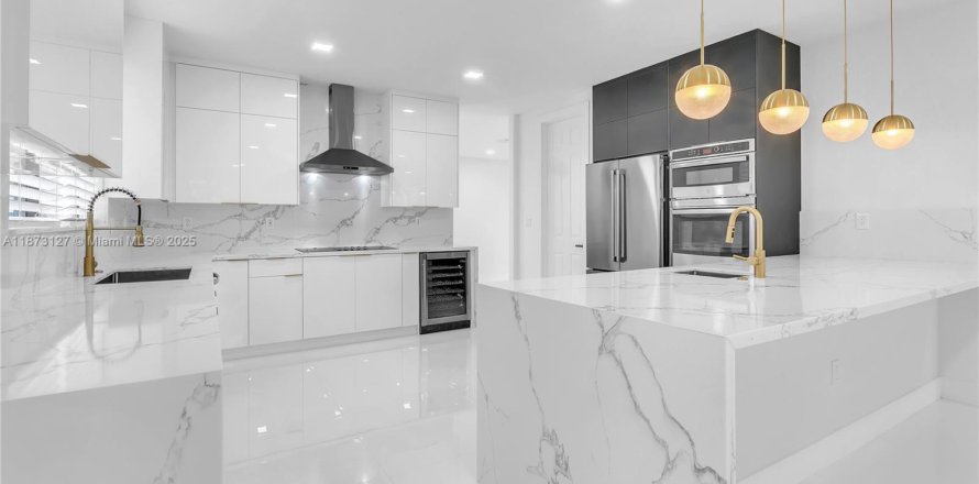 Casa en Cutler Bay, Florida 5 dormitorios, 315.77 m2 № 1896078