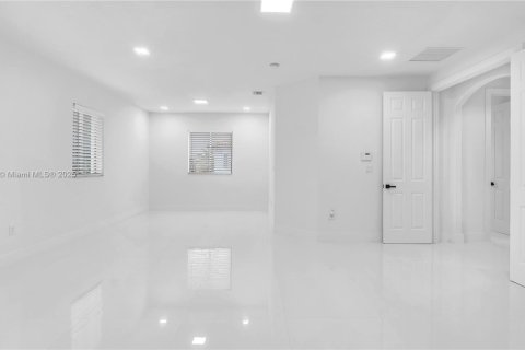Casa en alquiler en Cutler Bay, Florida, 5 dormitorios, 315.77 m2 № 1896078 - foto 26