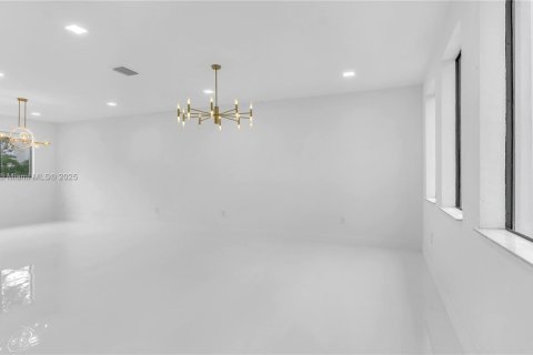 Casa en alquiler en Cutler Bay, Florida, 5 dormitorios, 315.77 m2 № 1896078 - foto 16