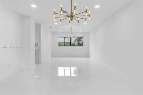 Casa en alquiler en Cutler Bay, Florida, 5 dormitorios, 315.77 m2 № 1896078 - foto 18
