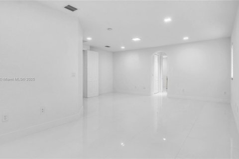 Casa en alquiler en Cutler Bay, Florida, 5 dormitorios, 315.77 m2 № 1896078 - foto 27