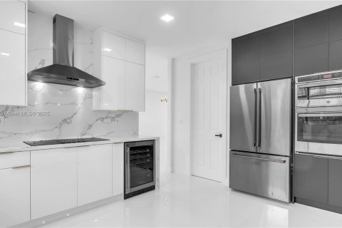 Casa en alquiler en Cutler Bay, Florida, 5 dormitorios, 315.77 m2 № 1896078 - foto 6