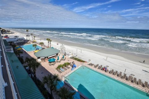Condo in Daytona Beach, Florida, 1 bedroom № 1424559 - photo 30